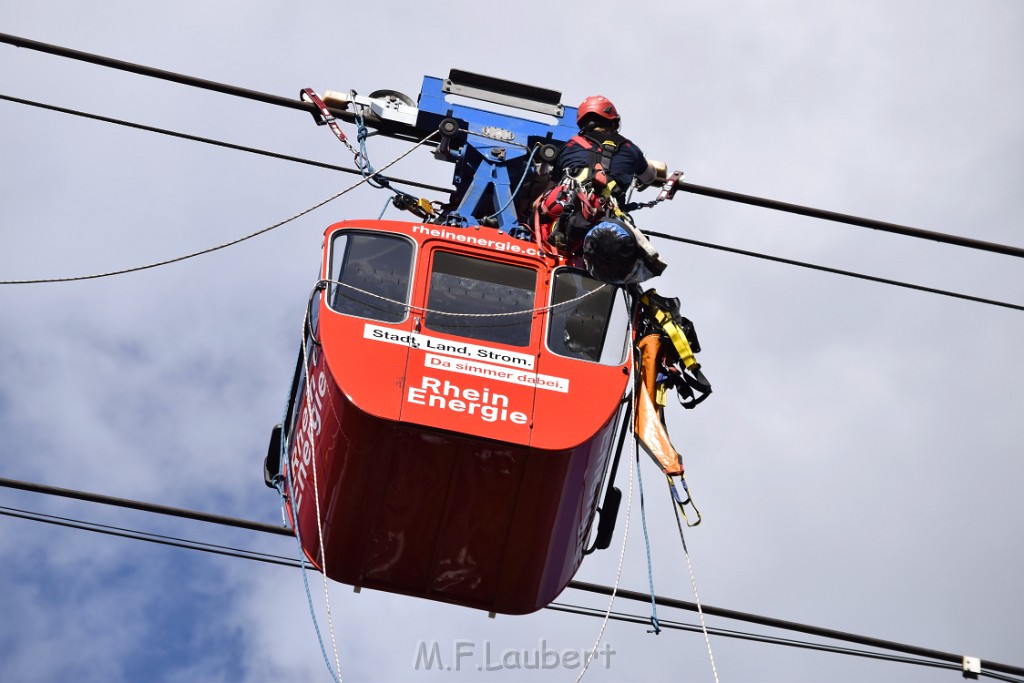 Koelner Seilbahn Gondel blieb haengen Koeln Linksrheinisch P327.JPG - Miklos Laubert